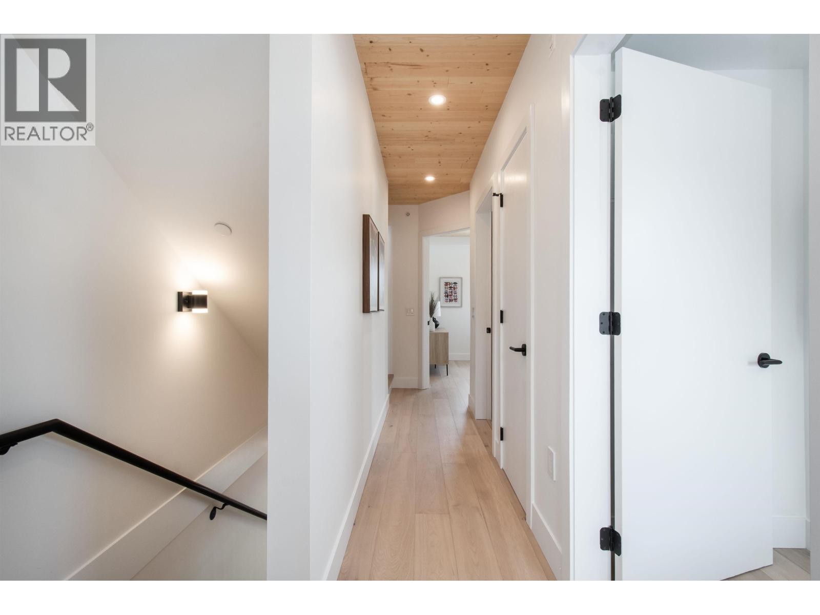 












4150 COLUMBIA STREET

,
Vancouver,




British Columbia
V5Y2J6

