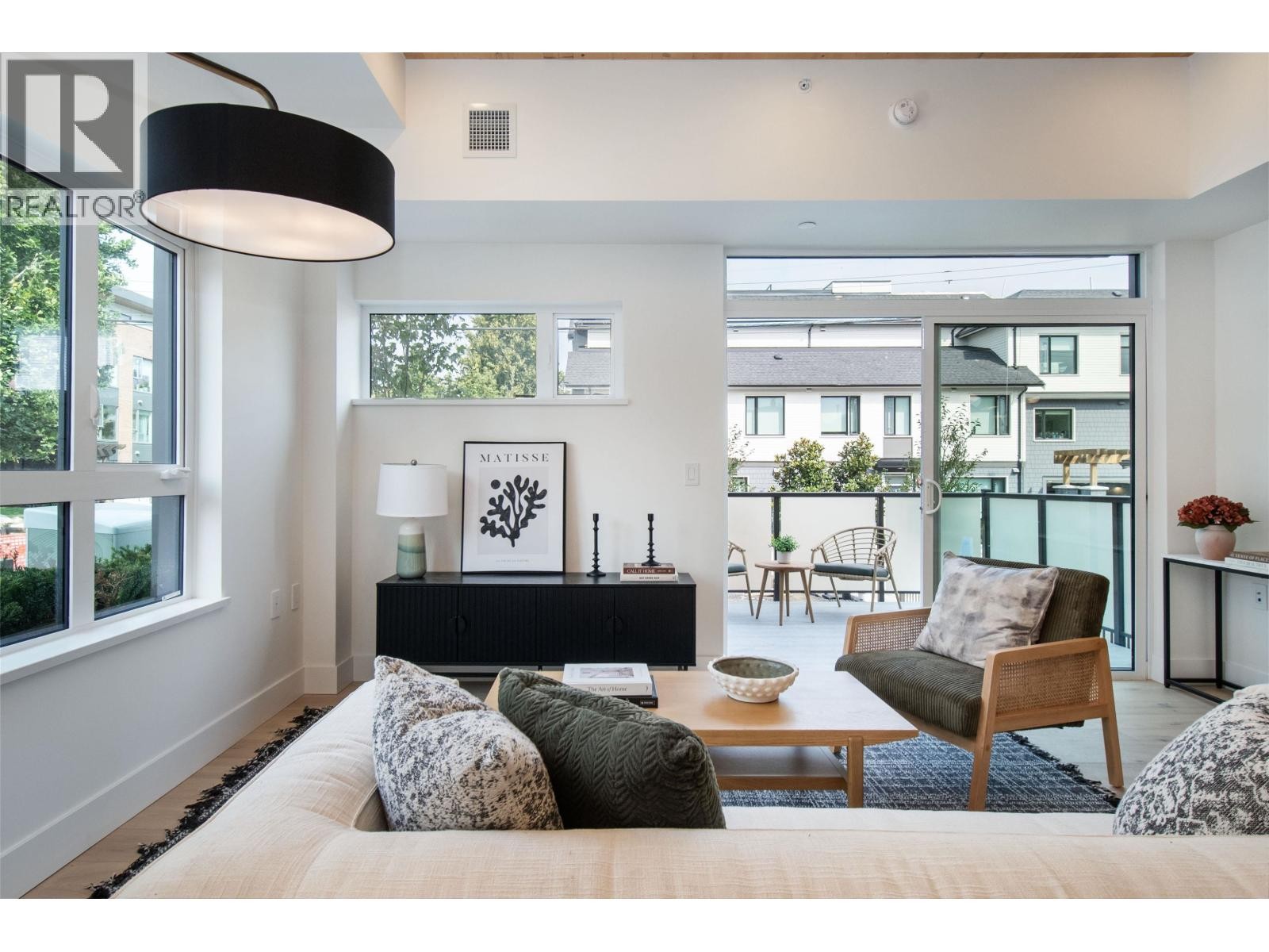 












4150 COLUMBIA STREET

,
Vancouver,




British Columbia
V5Y2J6

