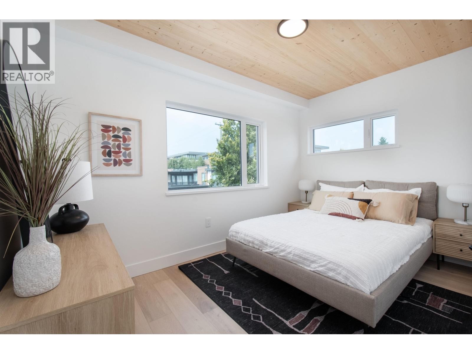 












4150 COLUMBIA STREET

,
Vancouver,




British Columbia
V5Y2J6

