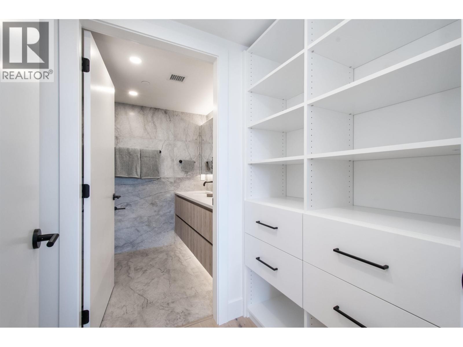 












4150 COLUMBIA STREET

,
Vancouver,




British Columbia
V5Y2J6

