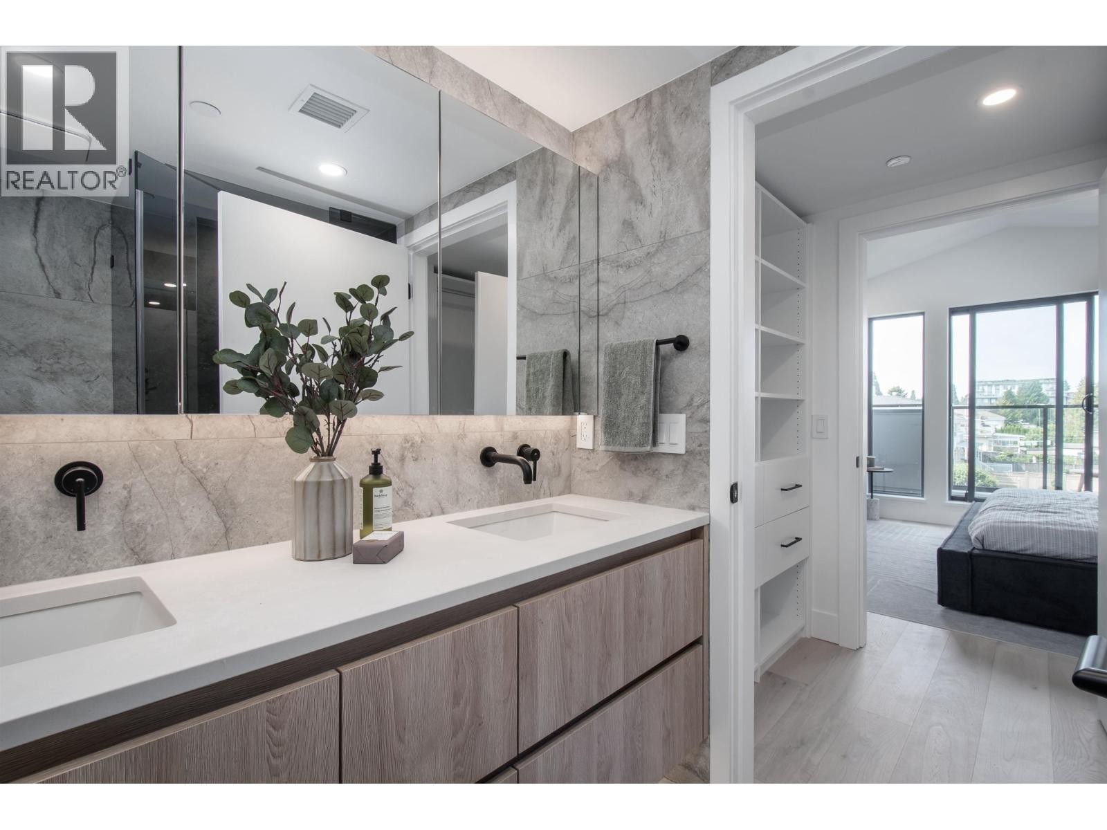 












4150 COLUMBIA STREET

,
Vancouver,




British Columbia
V5Y2J6

