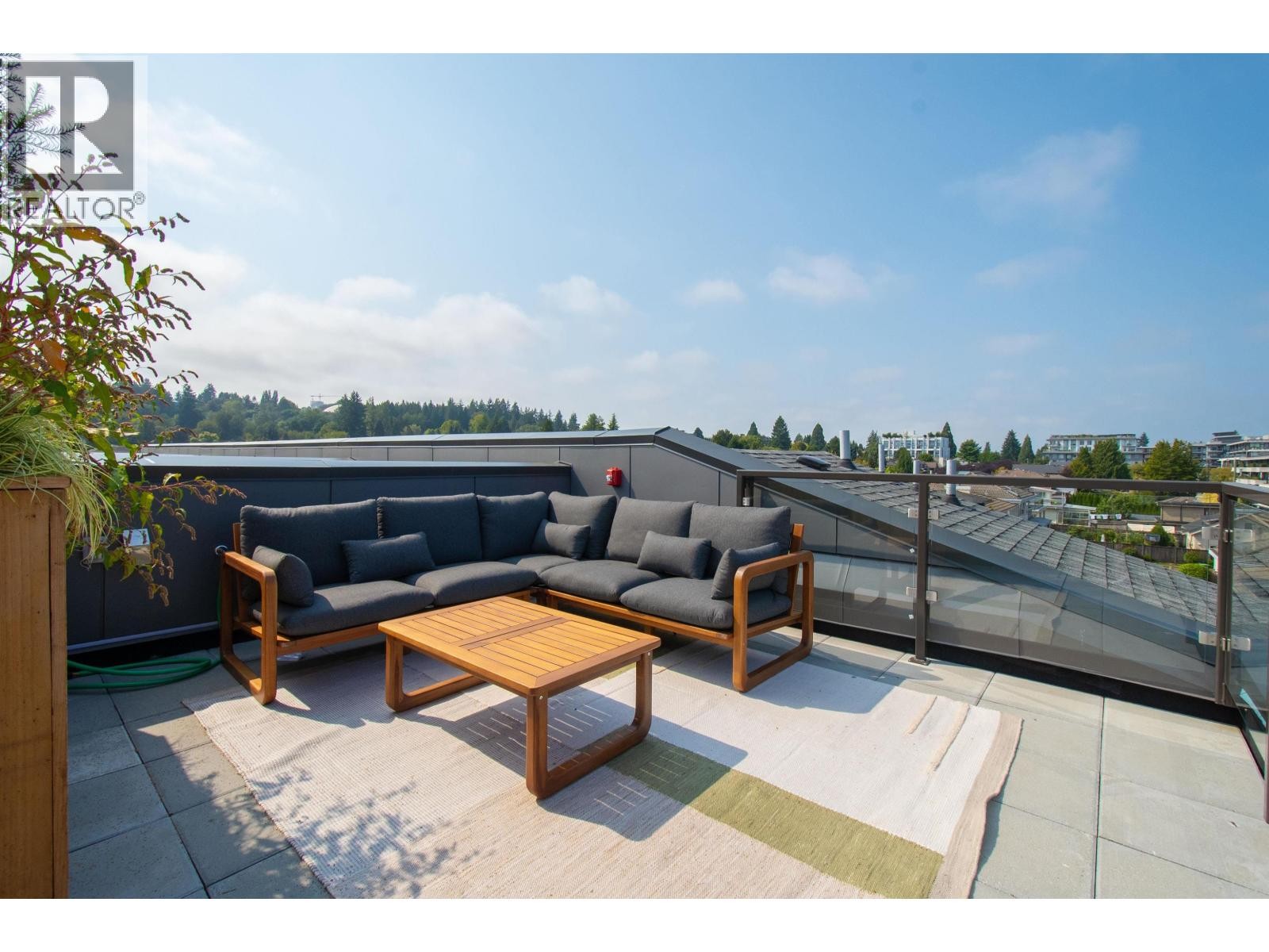 












4150 COLUMBIA STREET

,
Vancouver,




British Columbia
V5Y2J6

