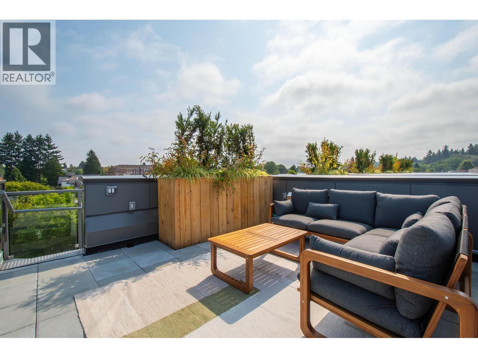 












4150 COLUMBIA STREET

,
Vancouver,




British Columbia
V5Y2J6

