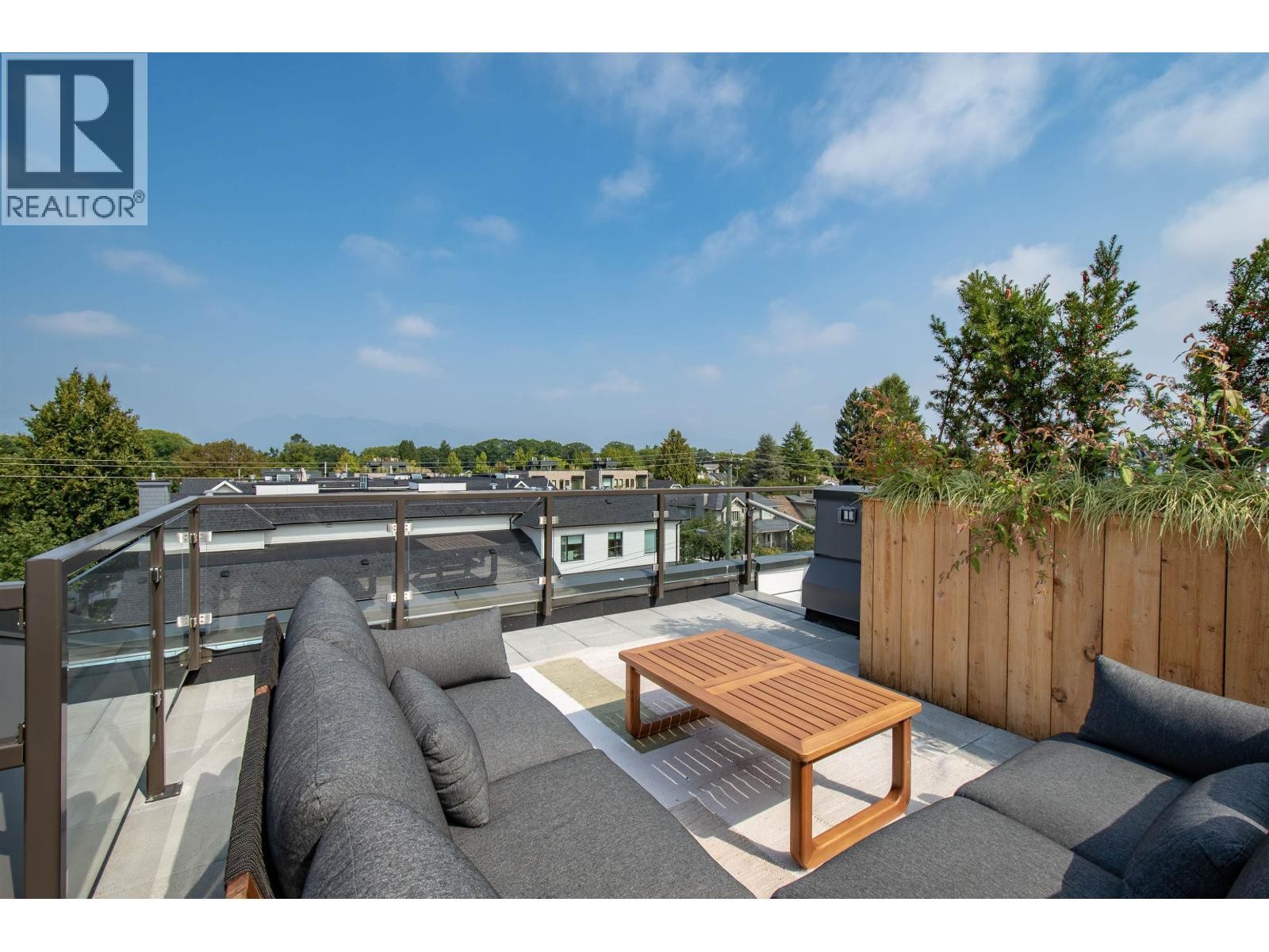 












4150 COLUMBIA STREET

,
Vancouver,




British Columbia
V5Y2J6

