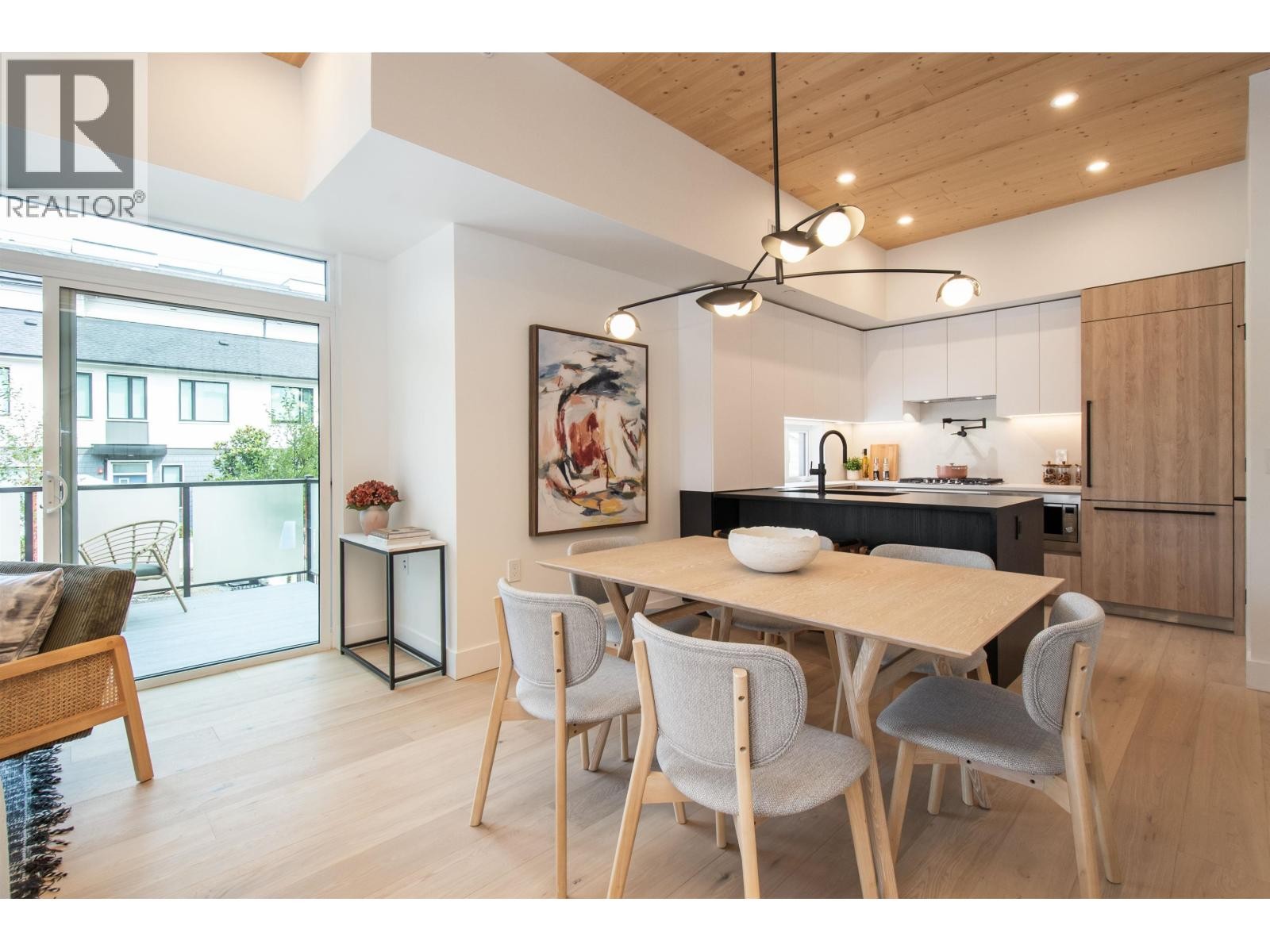 












4150 COLUMBIA STREET

,
Vancouver,




British Columbia
V5Y2J6

