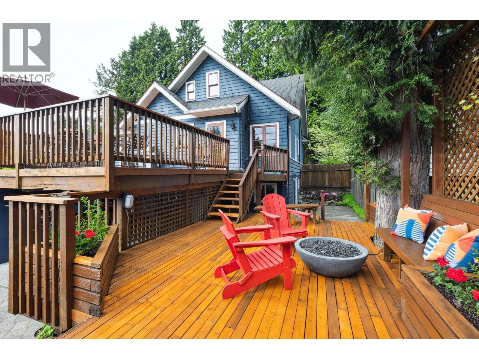 












349 E 24TH STREET

,
North Vancouver,




British Columbia
V7L3E9

