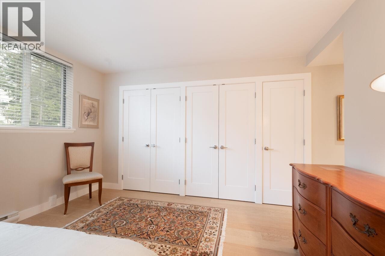 












301 1455 DUCHESS AVENUE

,
West Vancouver,




British Columbia
V7T1H7

