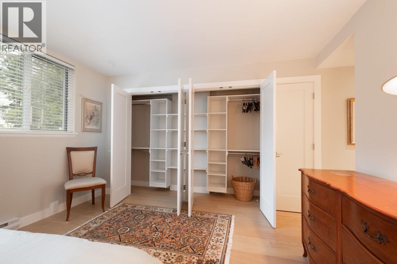 












301 1455 DUCHESS AVENUE

,
West Vancouver,




British Columbia
V7T1H7

