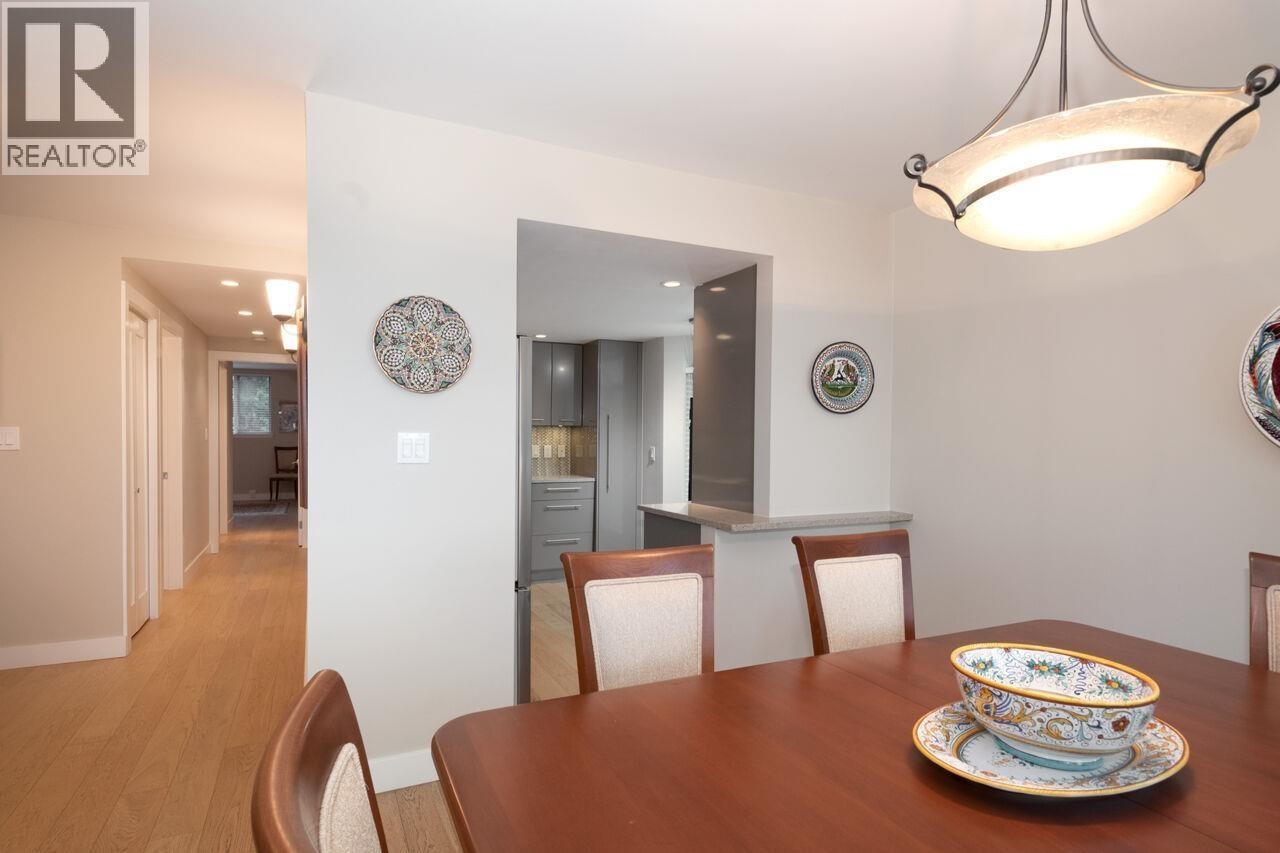 












301 1455 DUCHESS AVENUE

,
West Vancouver,




British Columbia
V7T1H7

