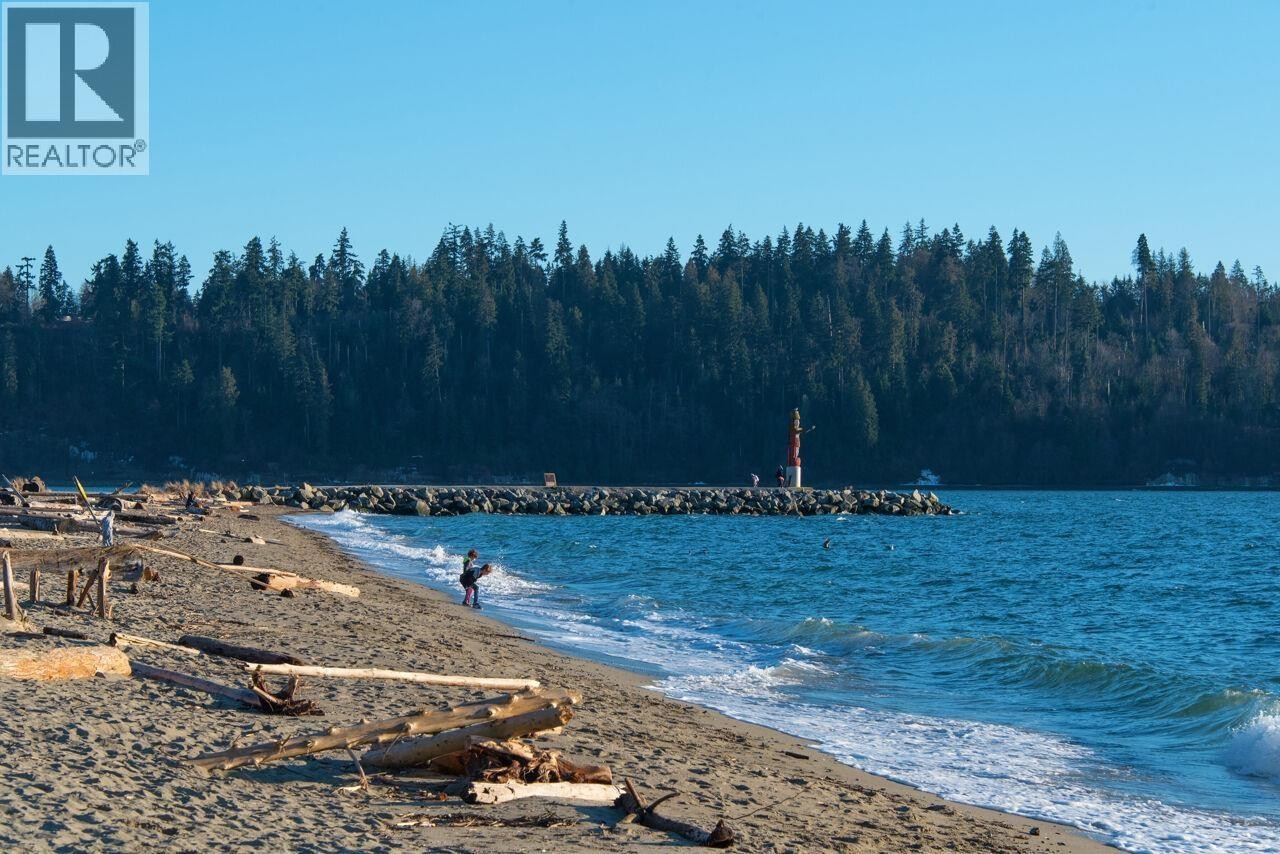 












301 1455 DUCHESS AVENUE

,
West Vancouver,




British Columbia
V7T1H7

