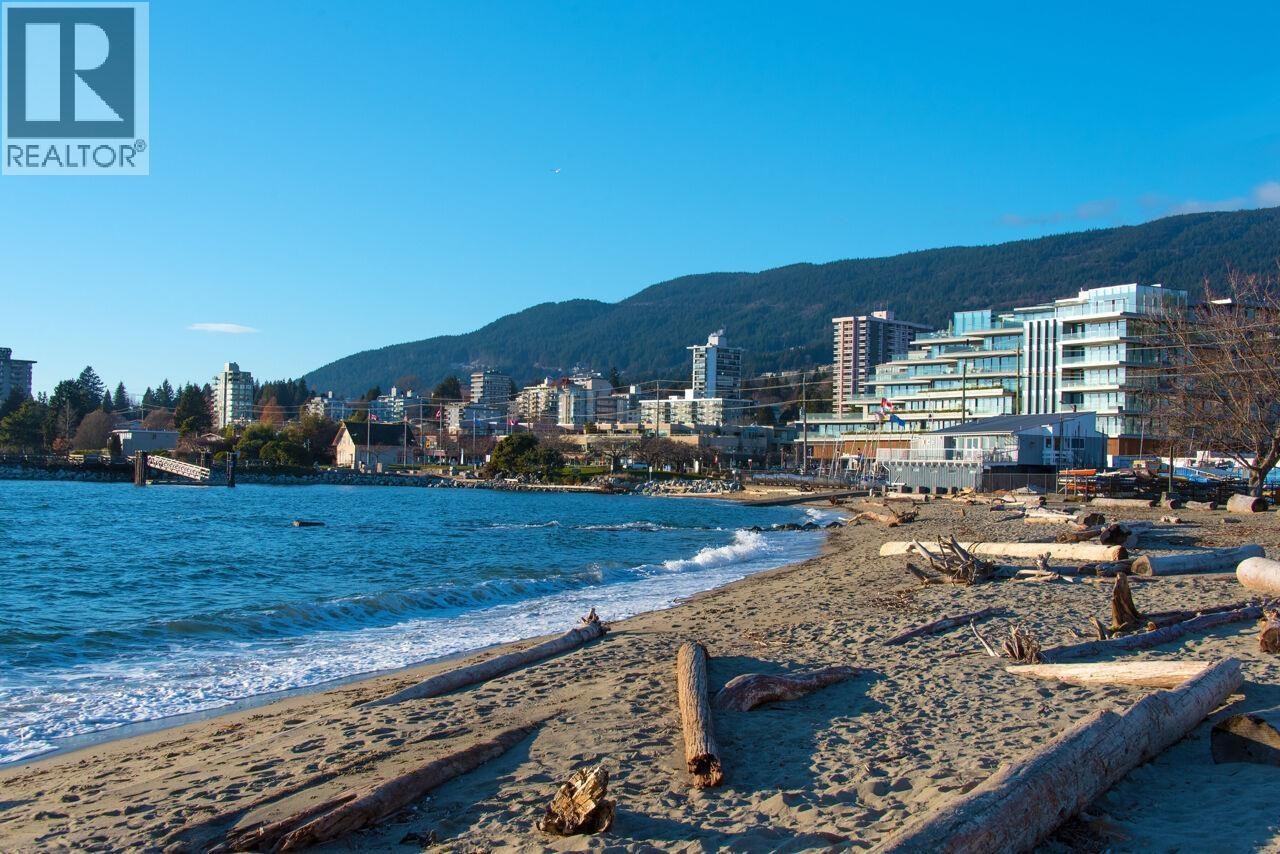 












301 1455 DUCHESS AVENUE

,
West Vancouver,




British Columbia
V7T1H7

