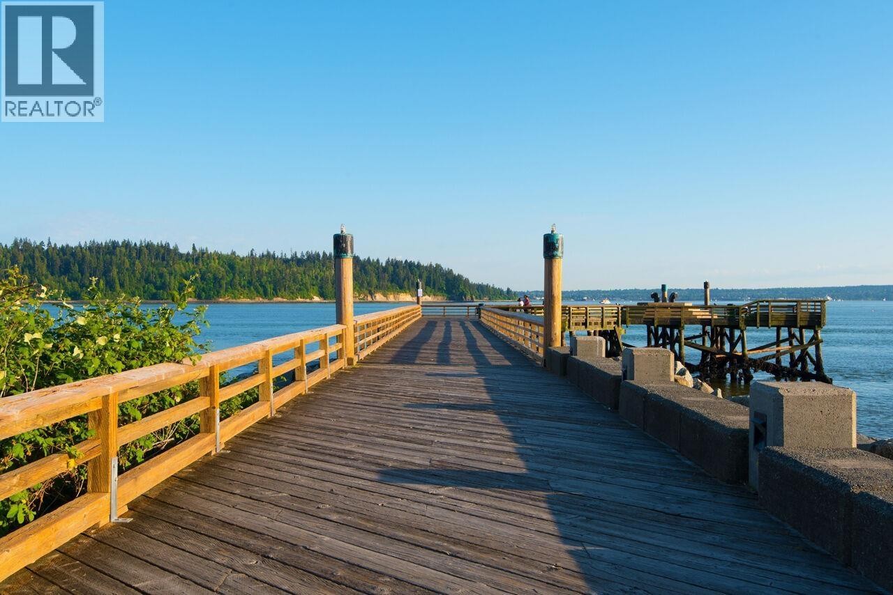 












301 1455 DUCHESS AVENUE

,
West Vancouver,




British Columbia
V7T1H7

