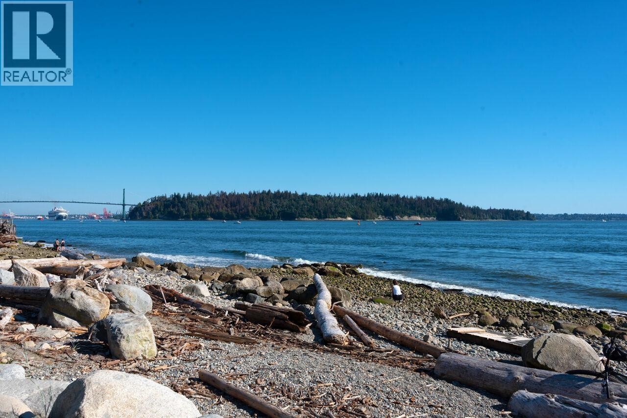 












301 1455 DUCHESS AVENUE

,
West Vancouver,




British Columbia
V7T1H7

