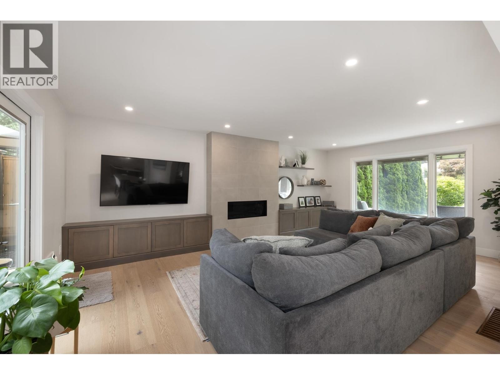 












2678 AILSA CRESCENT

,
North Vancouver,




British Columbia
V7K2B2

