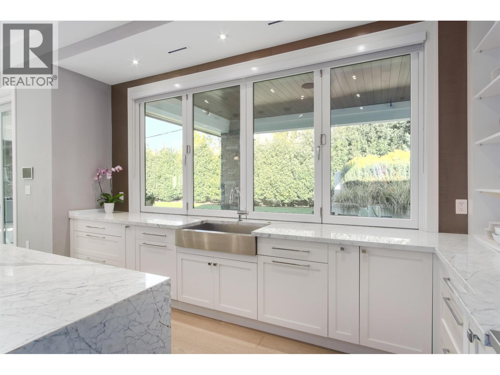 












4090 SUNNYCREST DRIVE

,
North Vancouver,




British Columbia
V7R3E5

