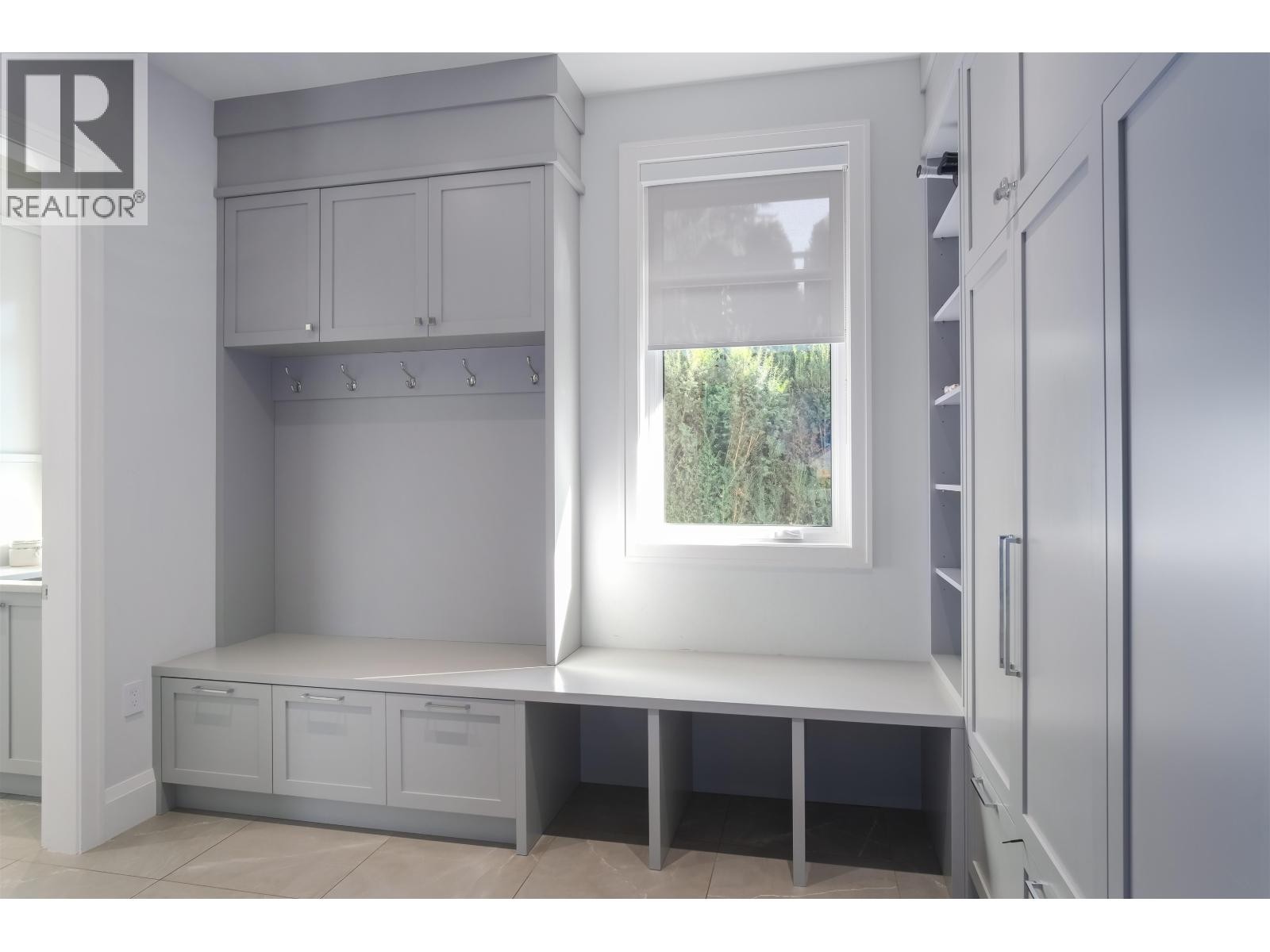 












4090 SUNNYCREST DRIVE

,
North Vancouver,




British Columbia
V7R3E5

