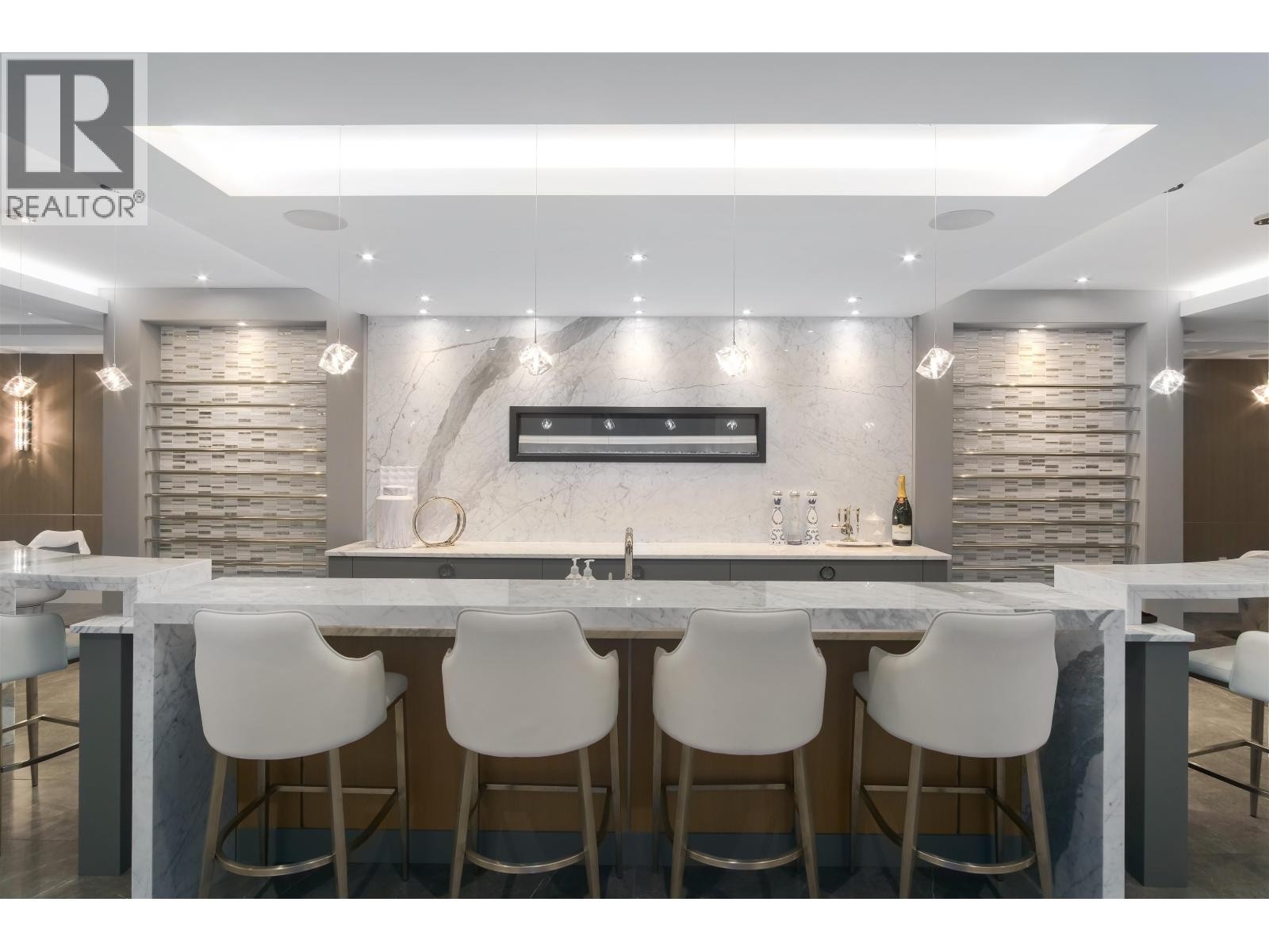 












4090 SUNNYCREST DRIVE

,
North Vancouver,




British Columbia
V7R3E5

