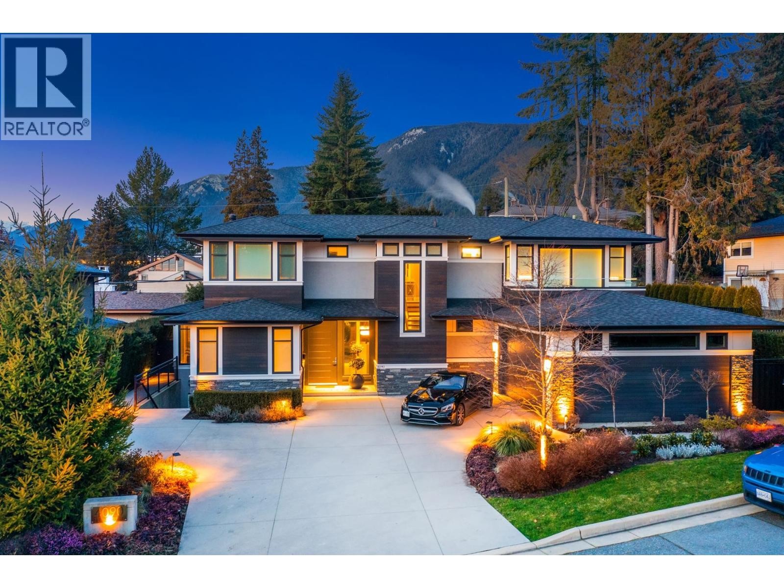 












4090 SUNNYCREST DRIVE

,
North Vancouver,




British Columbia
V7R3E5

