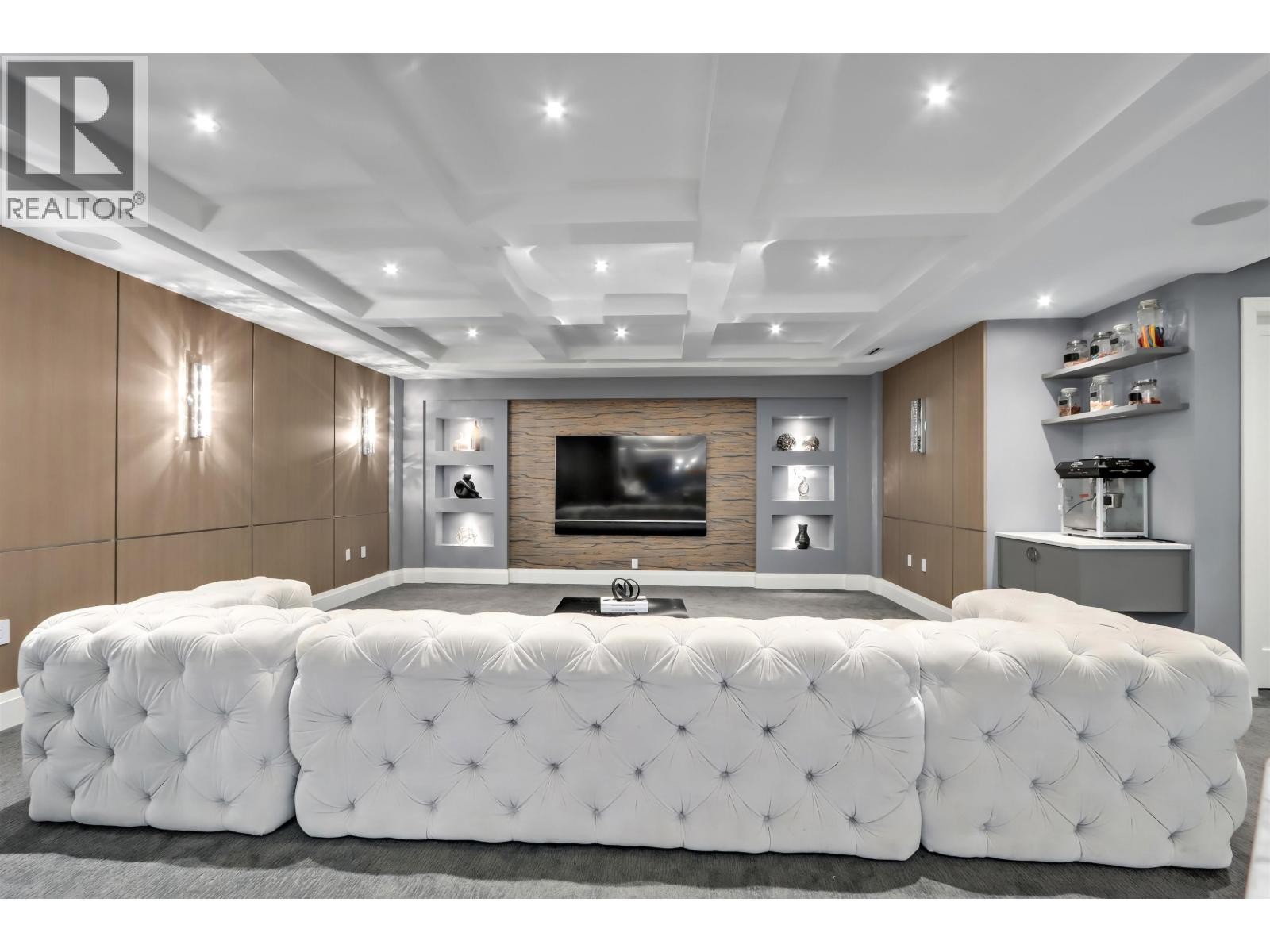 












4090 SUNNYCREST DRIVE

,
North Vancouver,




British Columbia
V7R3E5

