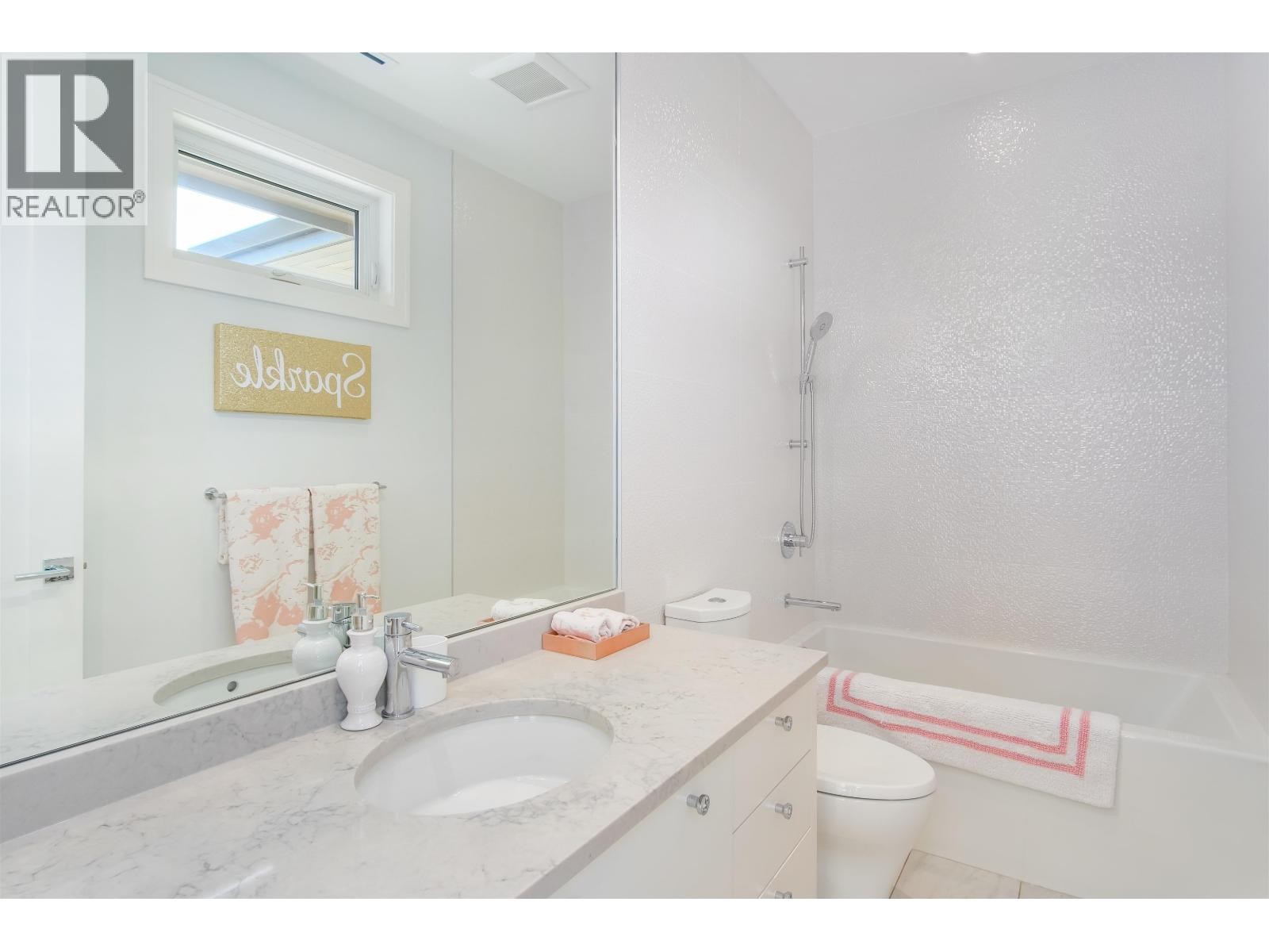 












4090 SUNNYCREST DRIVE

,
North Vancouver,




British Columbia
V7R3E5

