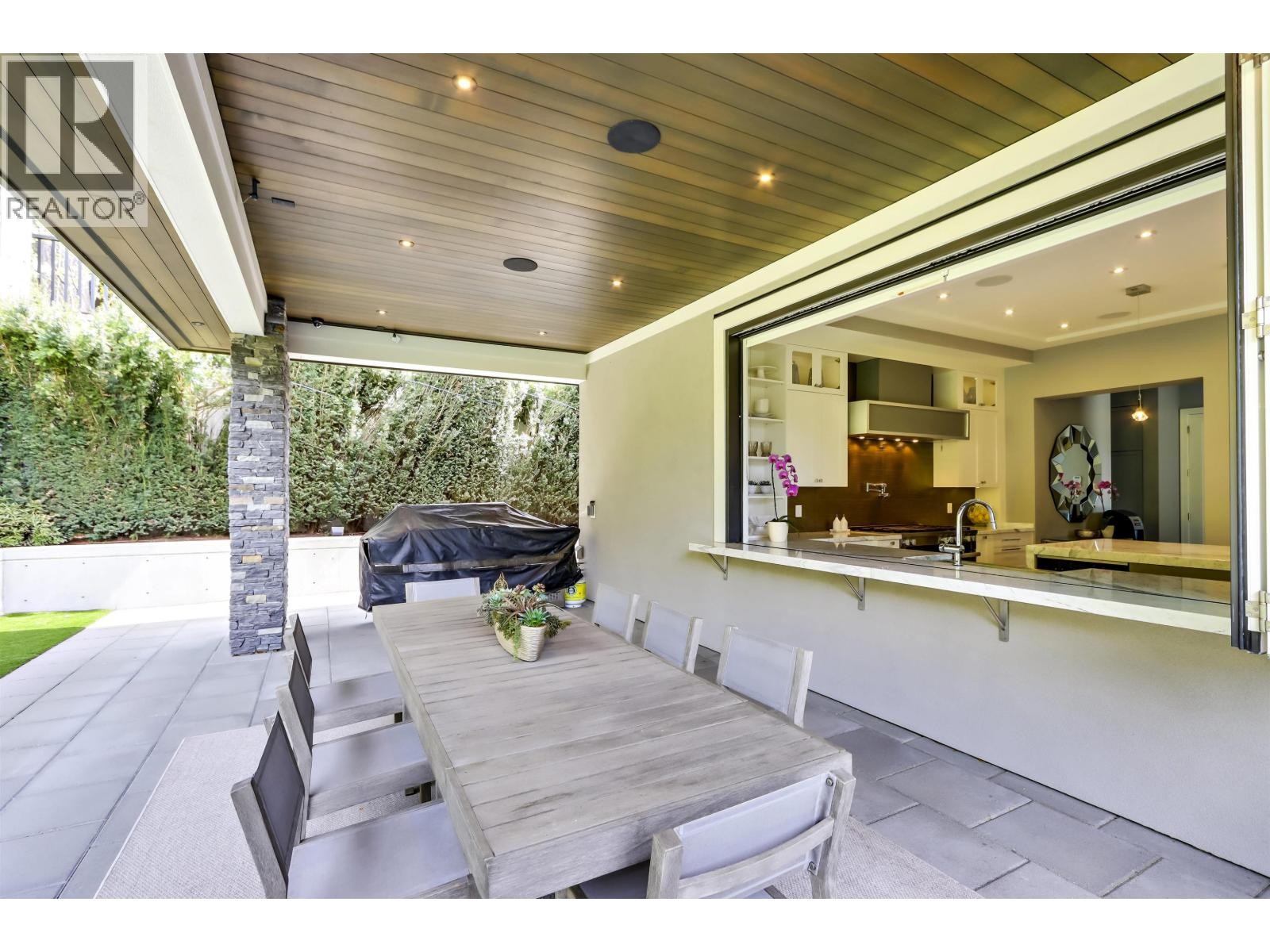 












4090 SUNNYCREST DRIVE

,
North Vancouver,




British Columbia
V7R3E5

