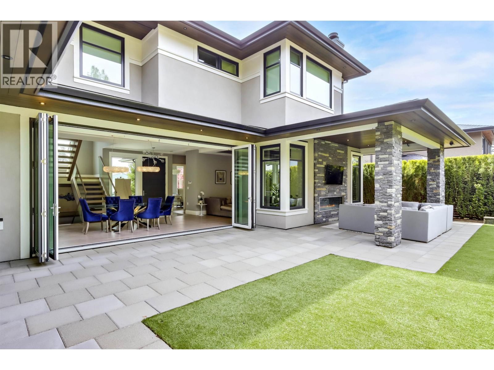 












4090 SUNNYCREST DRIVE

,
North Vancouver,




British Columbia
V7R3E5

