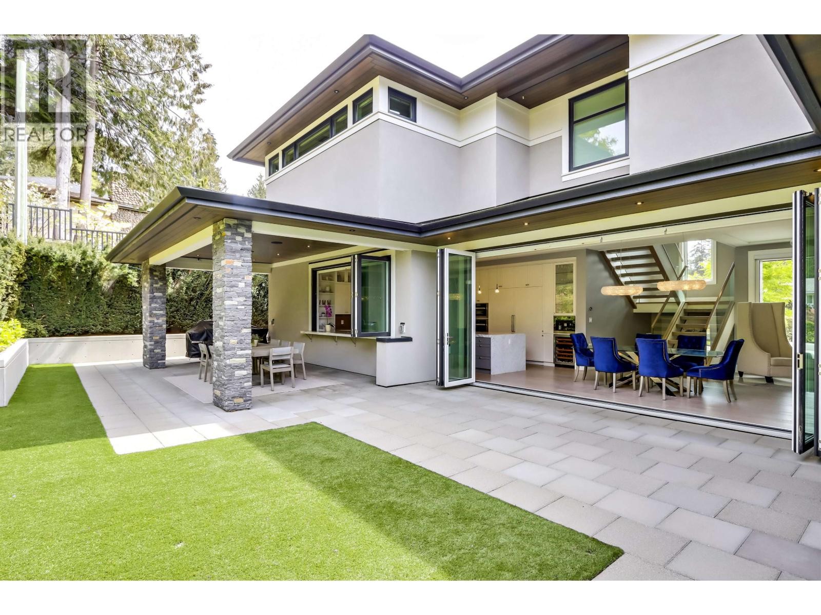 












4090 SUNNYCREST DRIVE

,
North Vancouver,




British Columbia
V7R3E5

