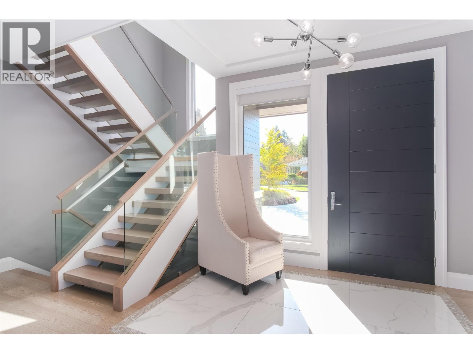 












4090 SUNNYCREST DRIVE

,
North Vancouver,




British Columbia
V7R3E5

