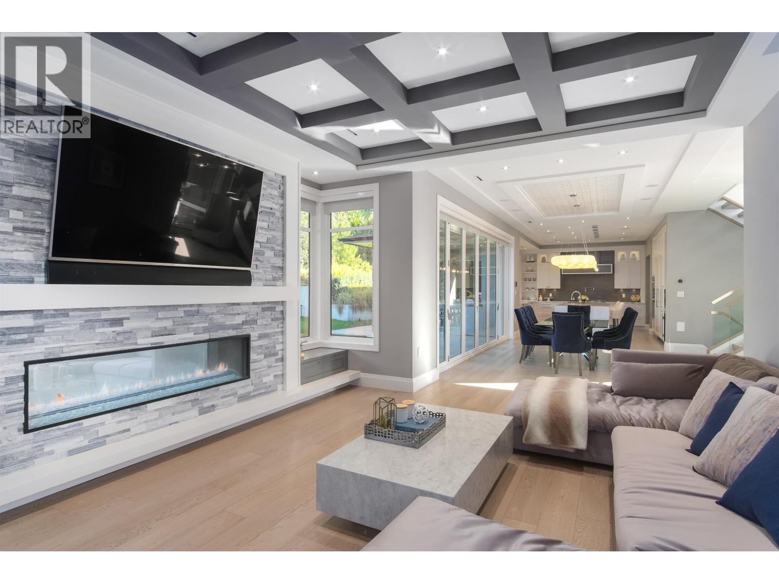 












4090 SUNNYCREST DRIVE

,
North Vancouver,




British Columbia
V7R3E5

