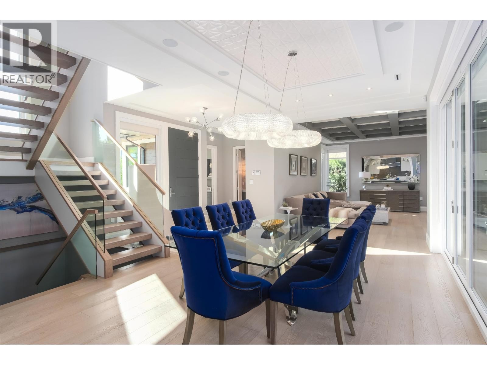 












4090 SUNNYCREST DRIVE

,
North Vancouver,




British Columbia
V7R3E5

