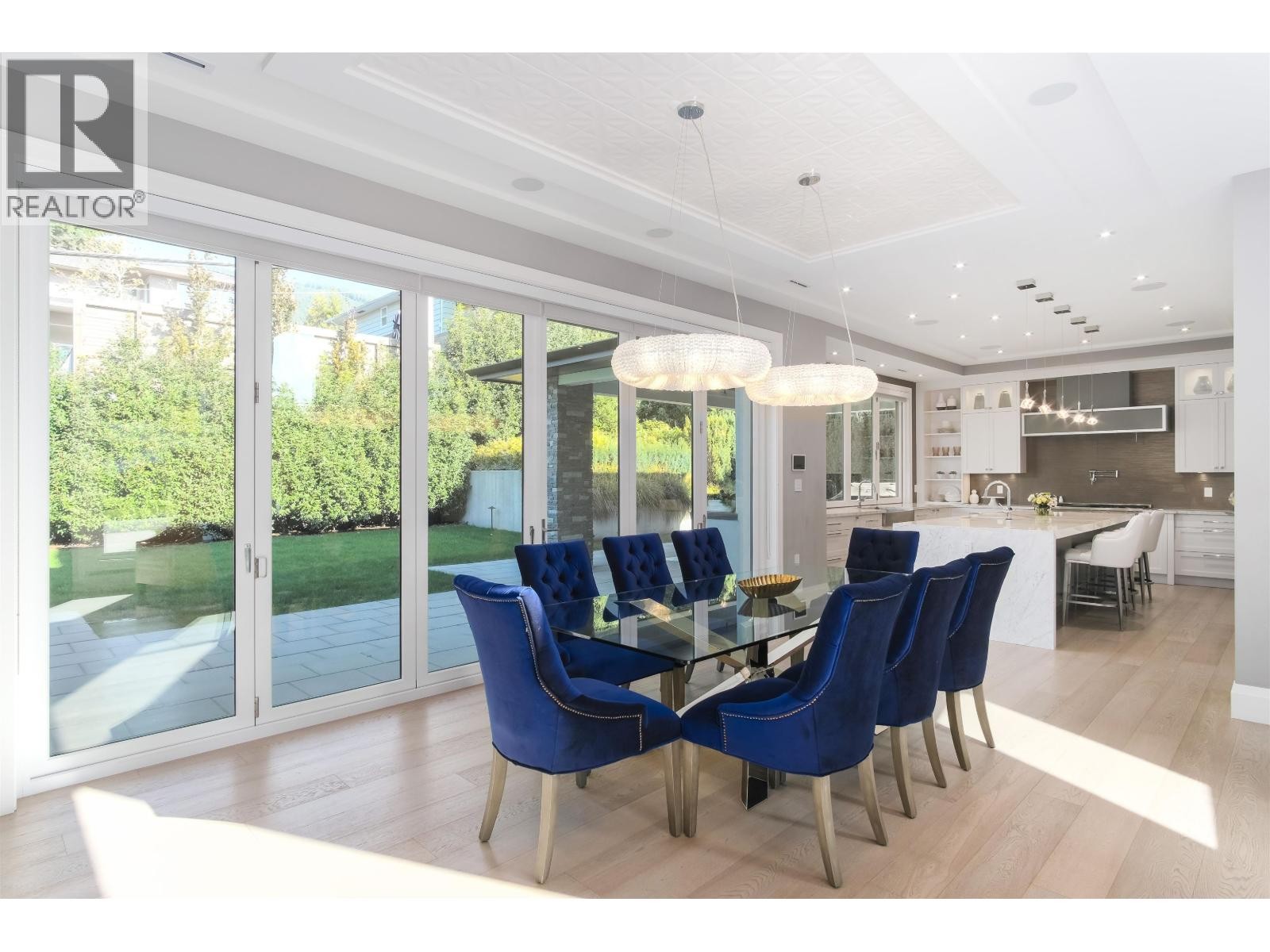 












4090 SUNNYCREST DRIVE

,
North Vancouver,




British Columbia
V7R3E5

