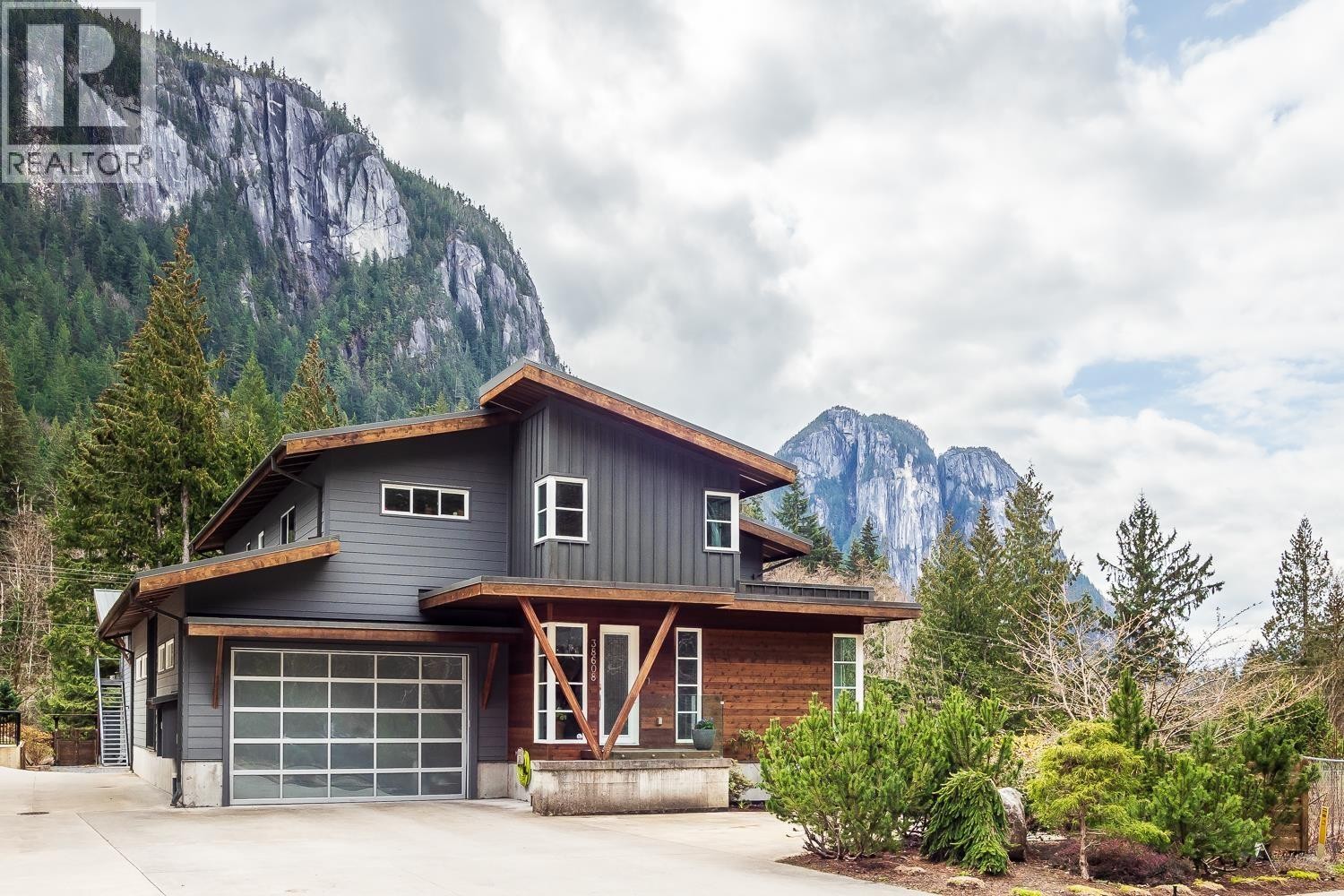 












38608 WESTWAY AVENUE

,
Squamish,




British Columbia
V8B0W2

