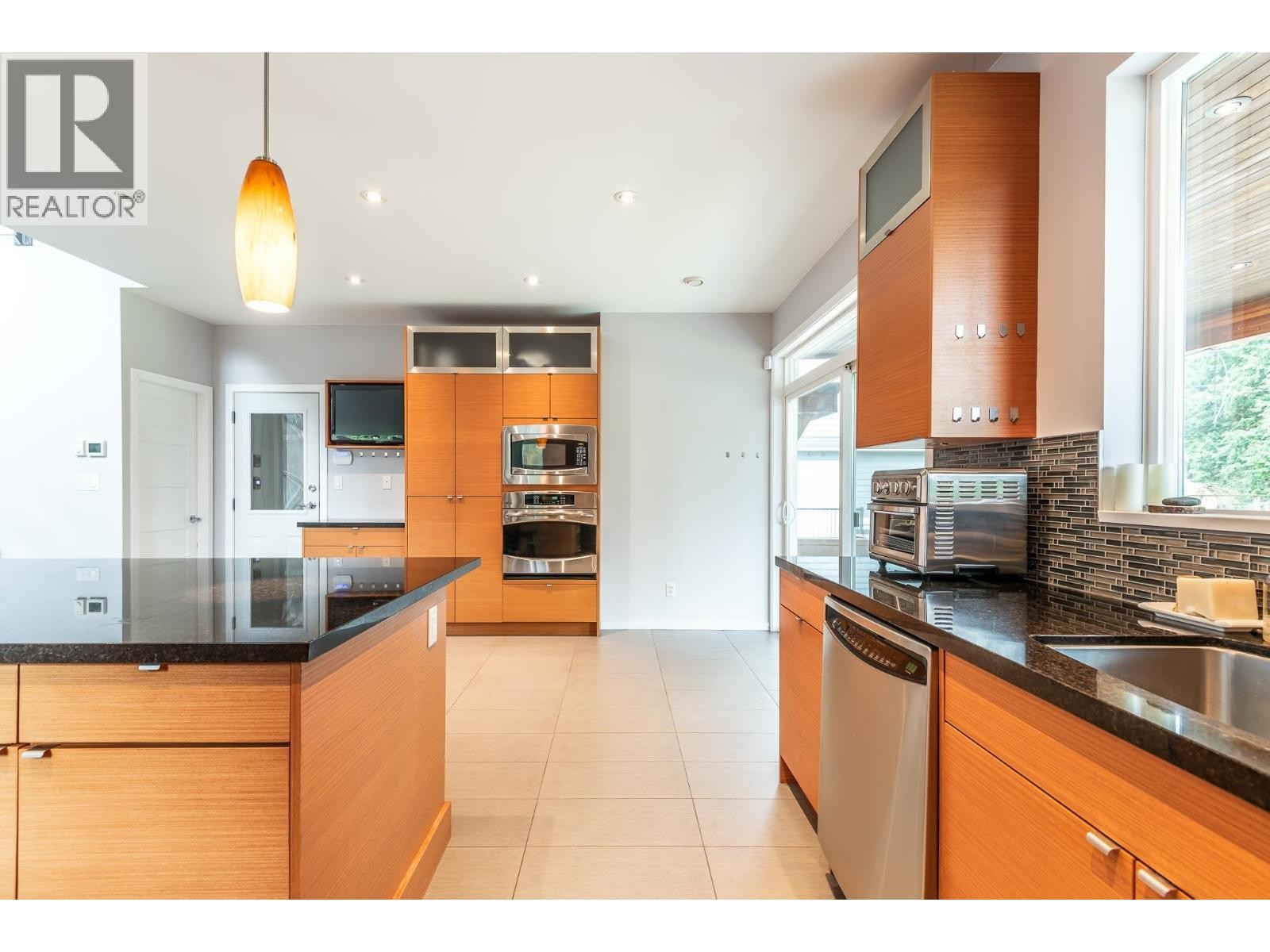 












38608 WESTWAY AVENUE

,
Squamish,




British Columbia
V8B0W2

