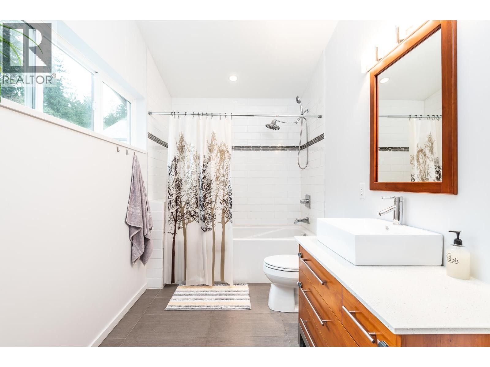 












38608 WESTWAY AVENUE

,
Squamish,




British Columbia
V8B0W2

