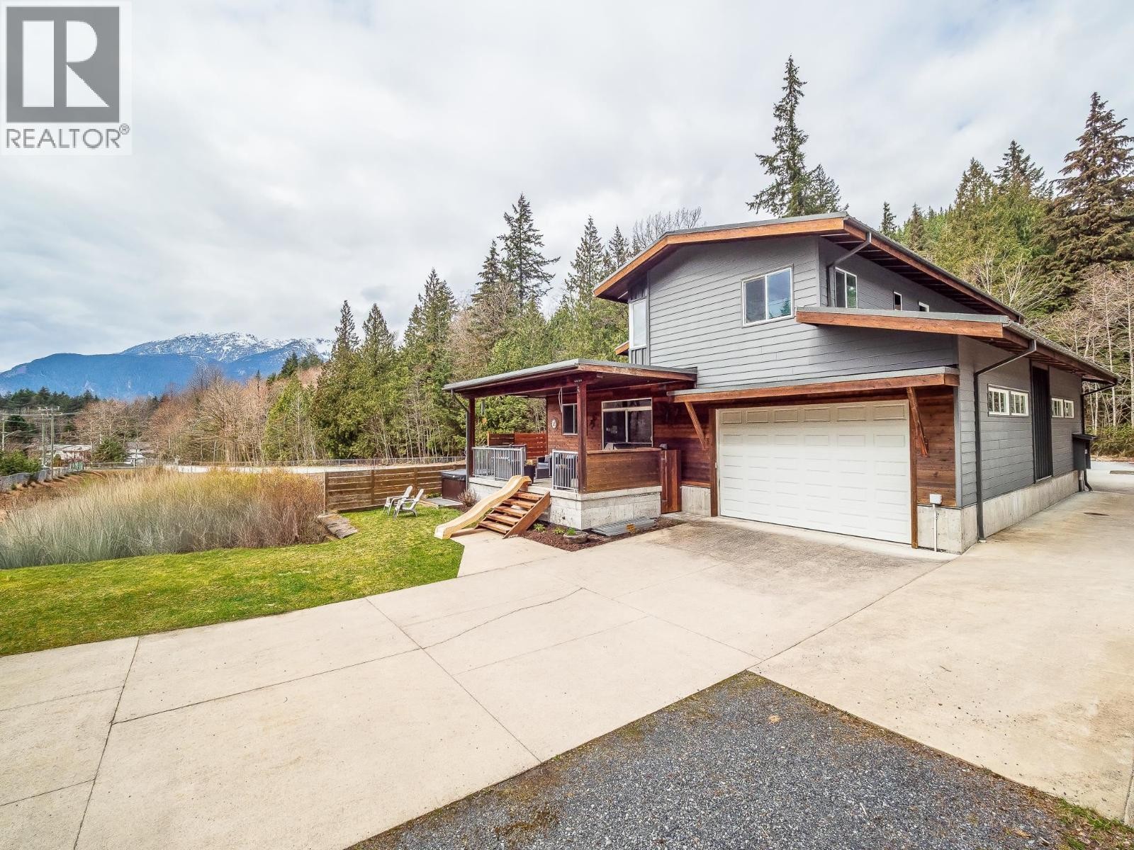 












38608 WESTWAY AVENUE

,
Squamish,




British Columbia
V8B0W2


