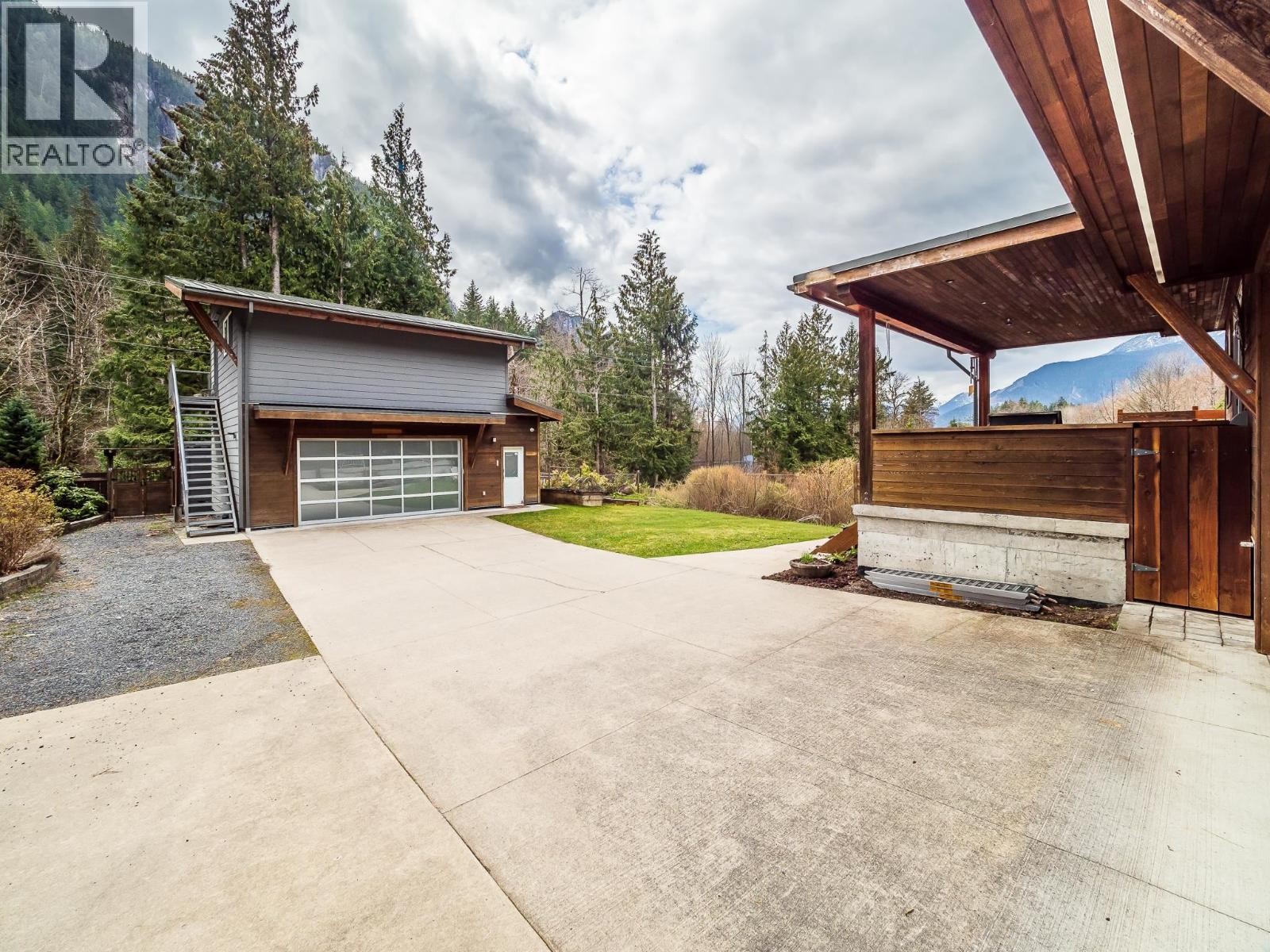 












38608 WESTWAY AVENUE

,
Squamish,




British Columbia
V8B0W2

