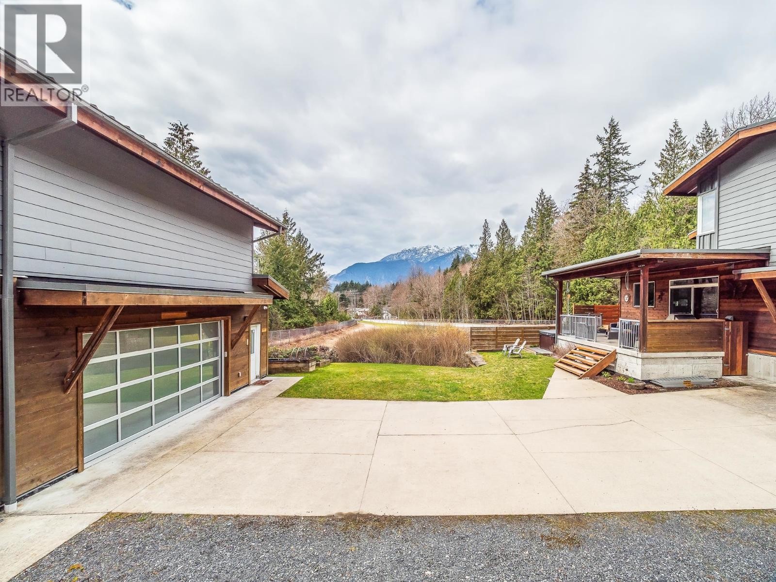 












38608 WESTWAY AVENUE

,
Squamish,




British Columbia
V8B0W2

