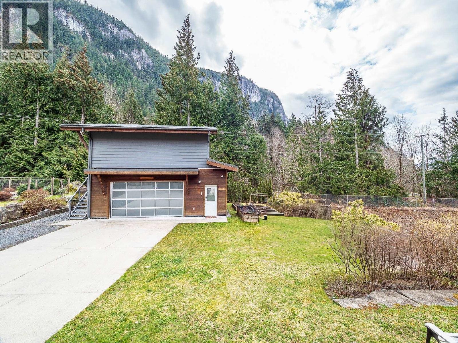 












38608 WESTWAY AVENUE

,
Squamish,




British Columbia
V8B0W2


