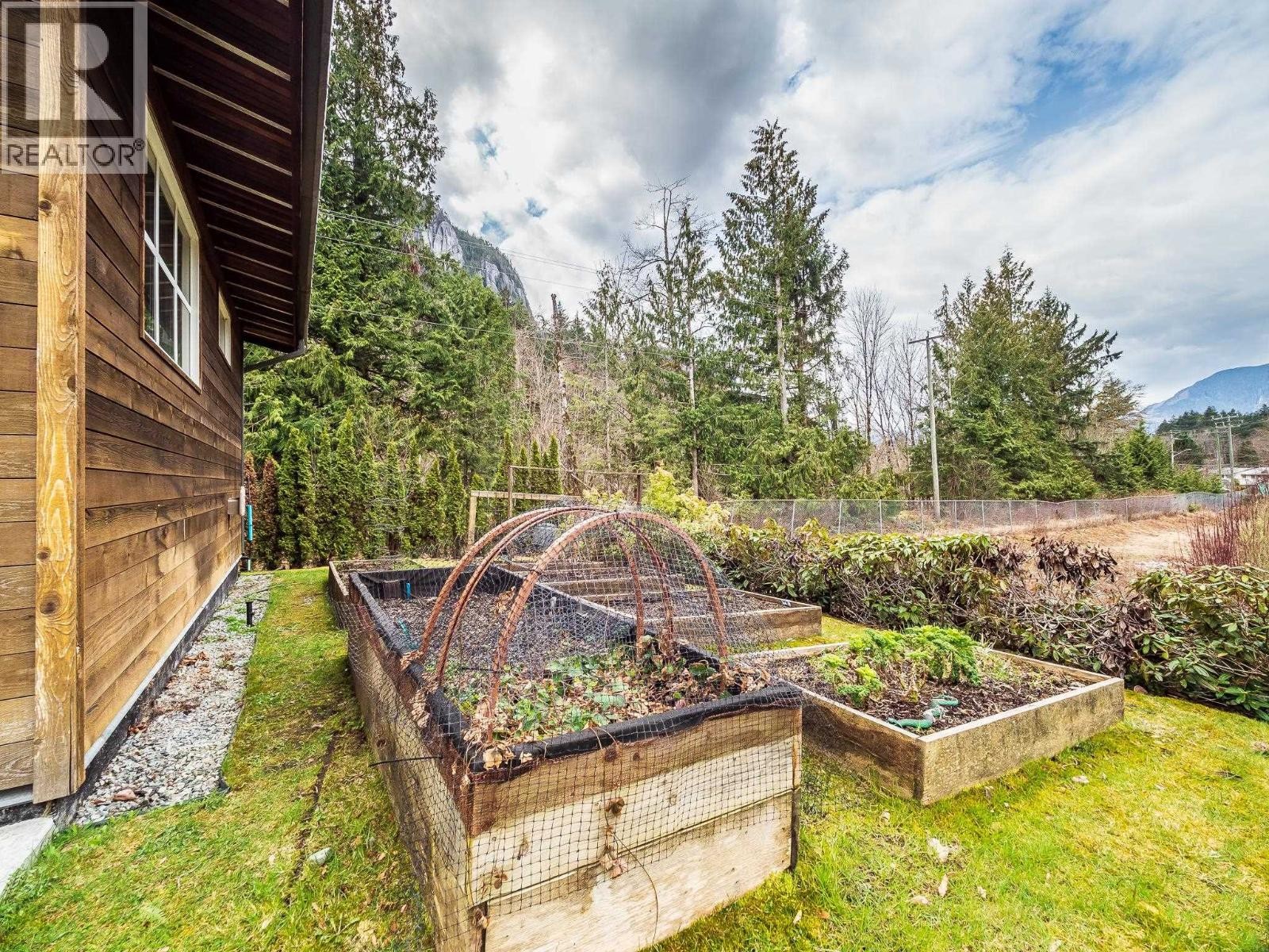 












38608 WESTWAY AVENUE

,
Squamish,




British Columbia
V8B0W2

