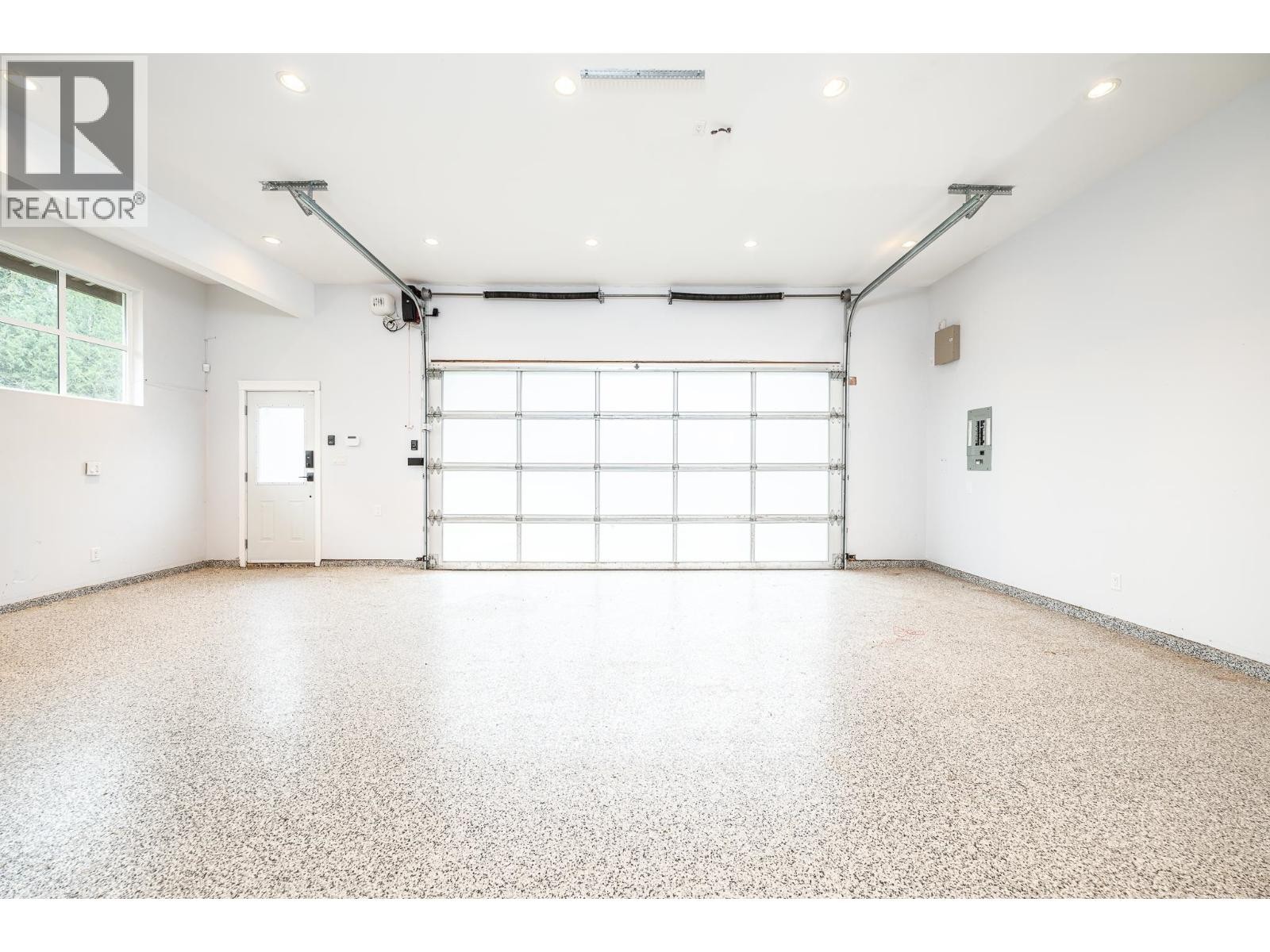 












38608 WESTWAY AVENUE

,
Squamish,




British Columbia
V8B0W2

