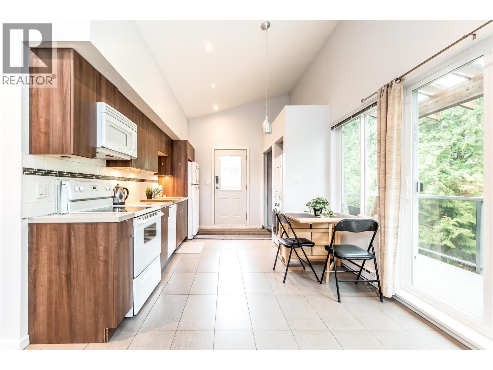 












38608 WESTWAY AVENUE

,
Squamish,




British Columbia
V8B0W2

