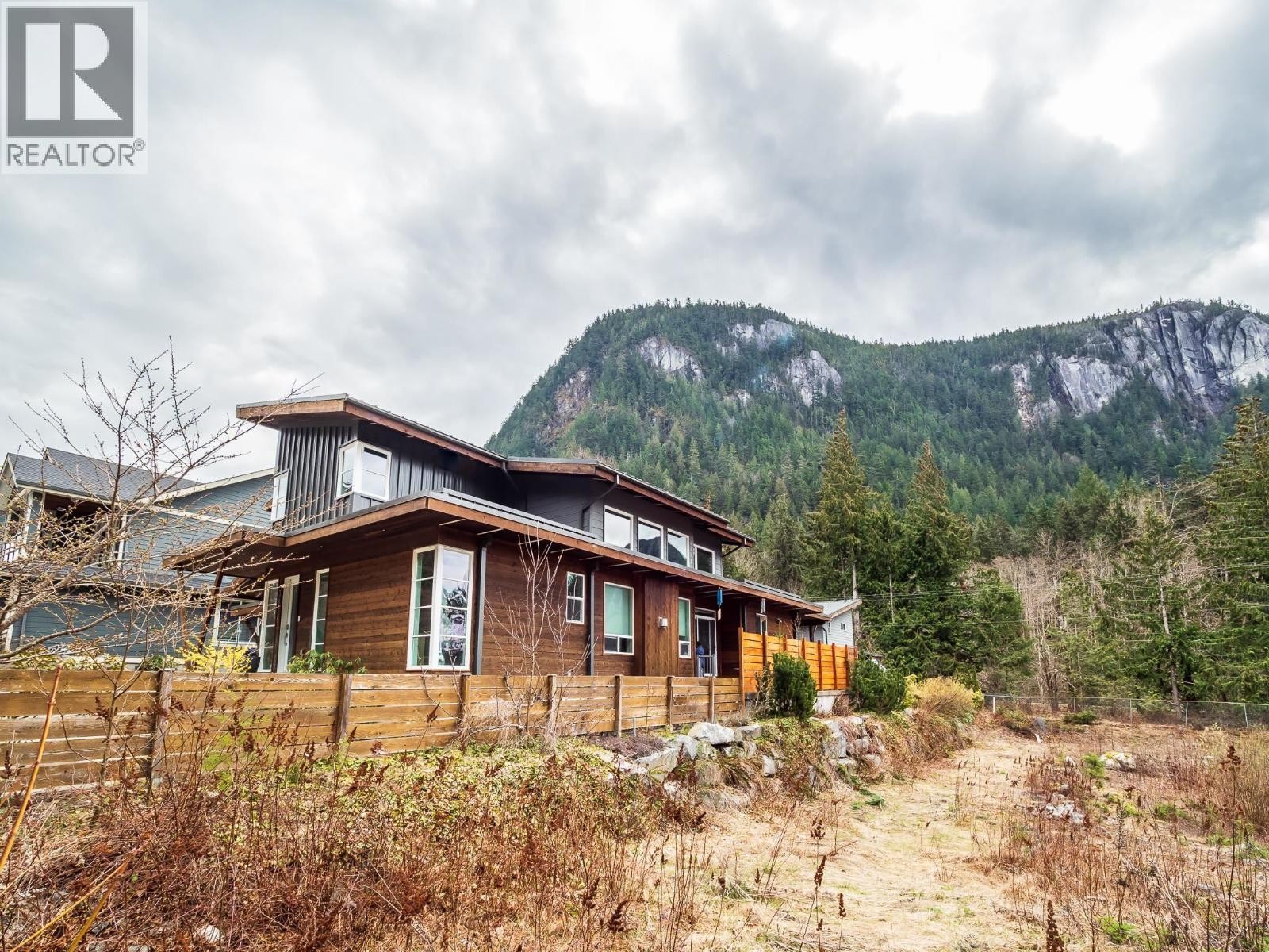 












38608 WESTWAY AVENUE

,
Squamish,




British Columbia
V8B0W2

