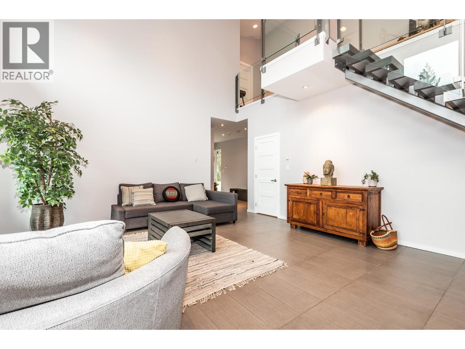 












38608 WESTWAY AVENUE

,
Squamish,




British Columbia
V8B0W2

