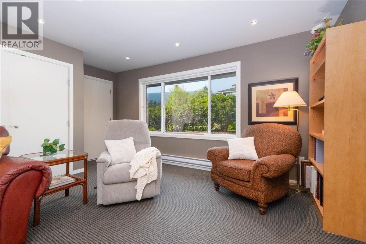 












2864 BUSHNELL PLACE

,
North Vancouver,




British Columbia
V7J2Y8

