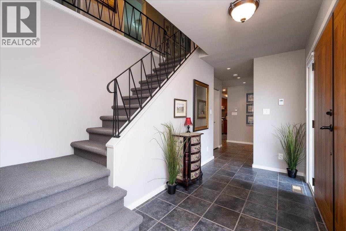 












2864 BUSHNELL PLACE

,
North Vancouver,




British Columbia
V7J2Y8

