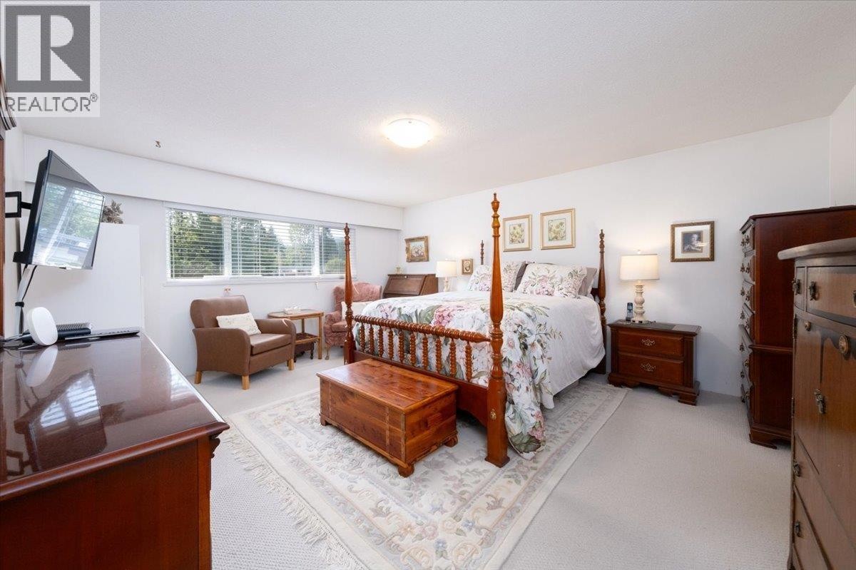 












2864 BUSHNELL PLACE

,
North Vancouver,




British Columbia
V7J2Y8

