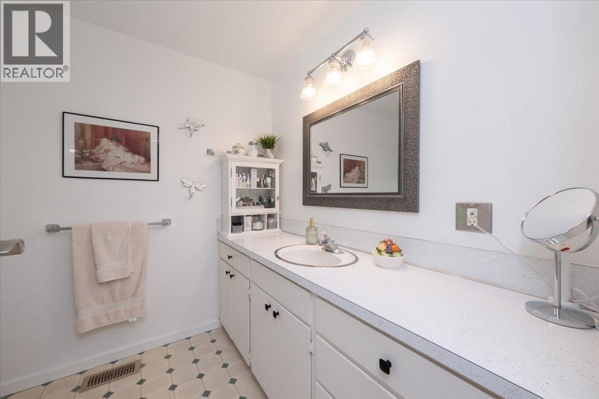 












2864 BUSHNELL PLACE

,
North Vancouver,




British Columbia
V7J2Y8

