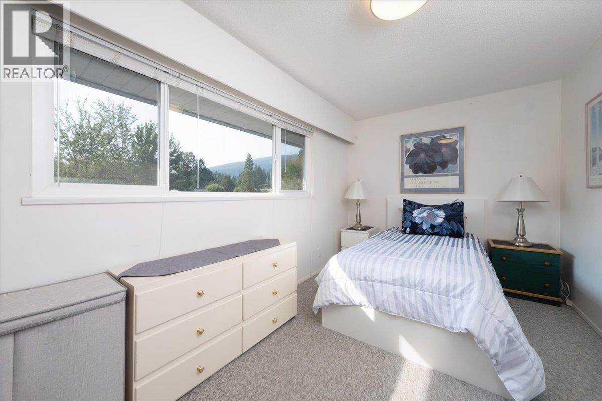 












2864 BUSHNELL PLACE

,
North Vancouver,




British Columbia
V7J2Y8

