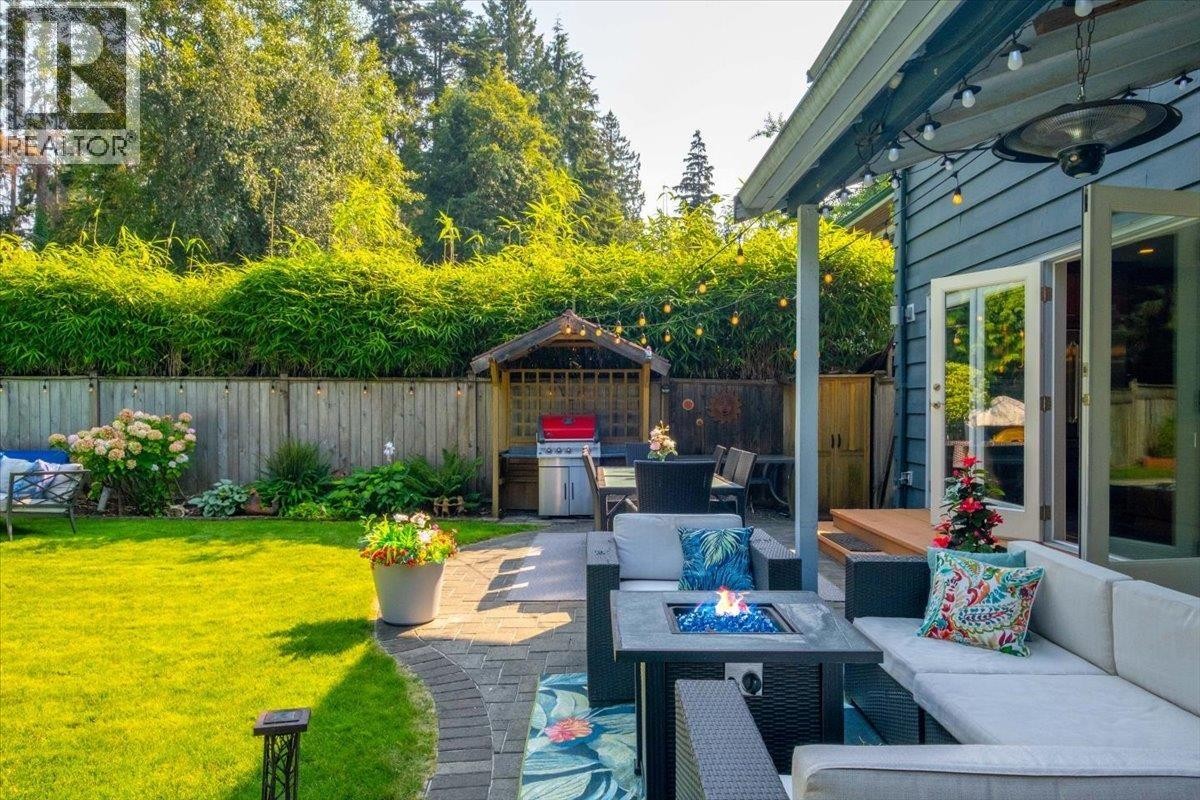 












2864 BUSHNELL PLACE

,
North Vancouver,




British Columbia
V7J2Y8

