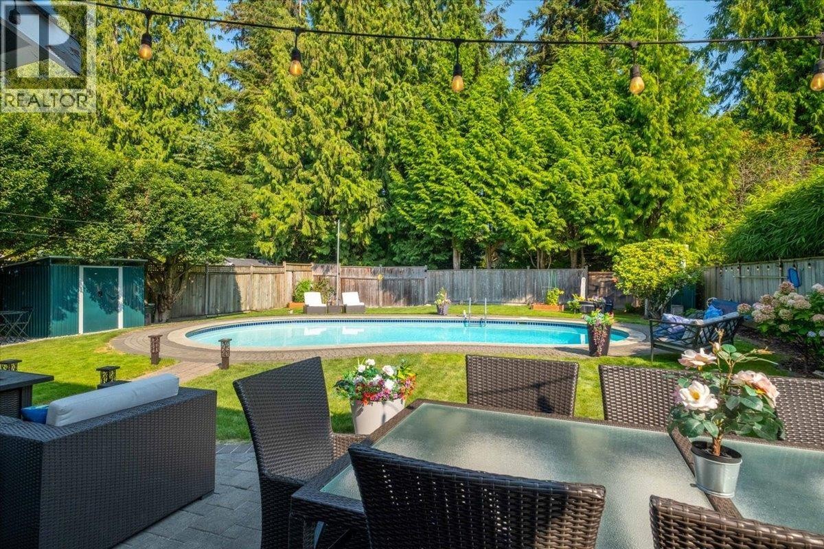 












2864 BUSHNELL PLACE

,
North Vancouver,




British Columbia
V7J2Y8

